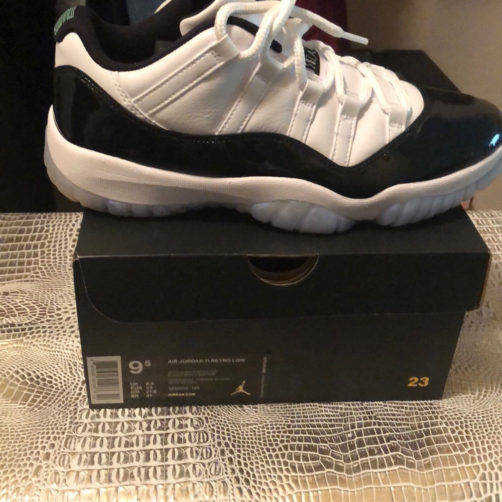 Air Jordan Retro 11 low emerald